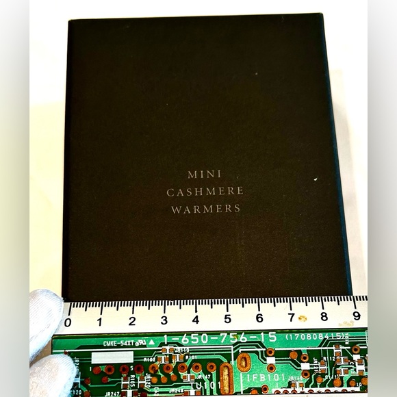 NIB Restoration Hardware Mini Cashmere Hand Warmers -Set of 2- Silver Sage - Picture 9 of 9